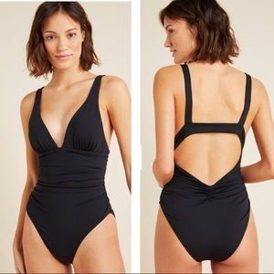 L*Space Sydney One Piece black classic 8
